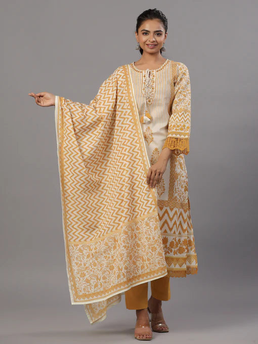 How to Choose the Right Designer Kurta for Women Based on Fabric