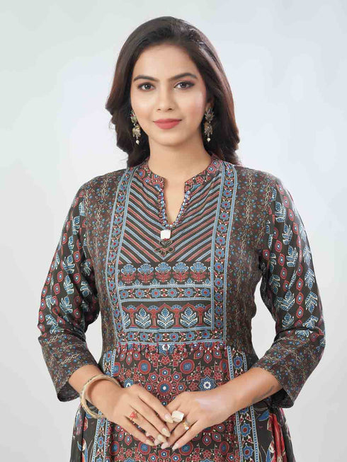 Amchoor Black Viscose Silk Digital Prints Kurta Sets For Womens