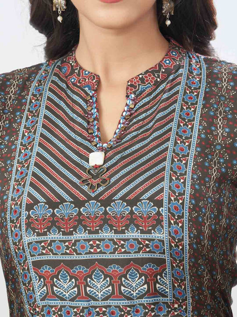 Amchoor Black Viscose Silk Digital Prints Kurta Sets For Womens